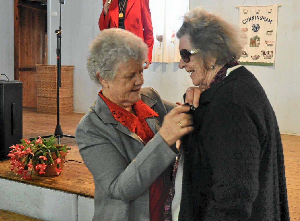 QCWA’s Joyce Bell presented Cunningham CWA member Jean Schnitzerling with her 50 years of service badge at the Cunningham CWA Mother’s Day function yesterday. QCWA’s Joyce Bell presented Cunningham CWA member Jean Schnitzerling with her 50 years of service badge at the Cunningham CWA Mother’s Day function yesterday.
